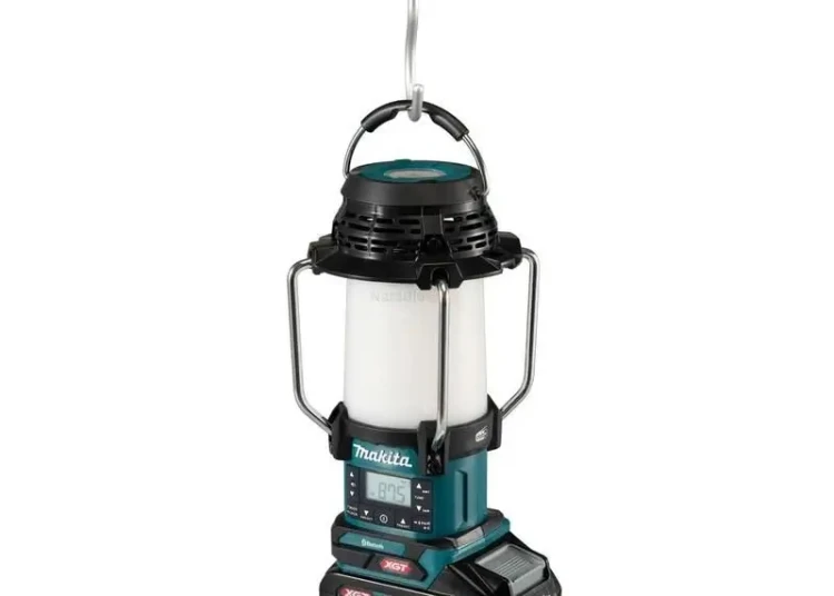 Makita mr010gz radio lampa latarka xgt 40v Max bluetooth USB