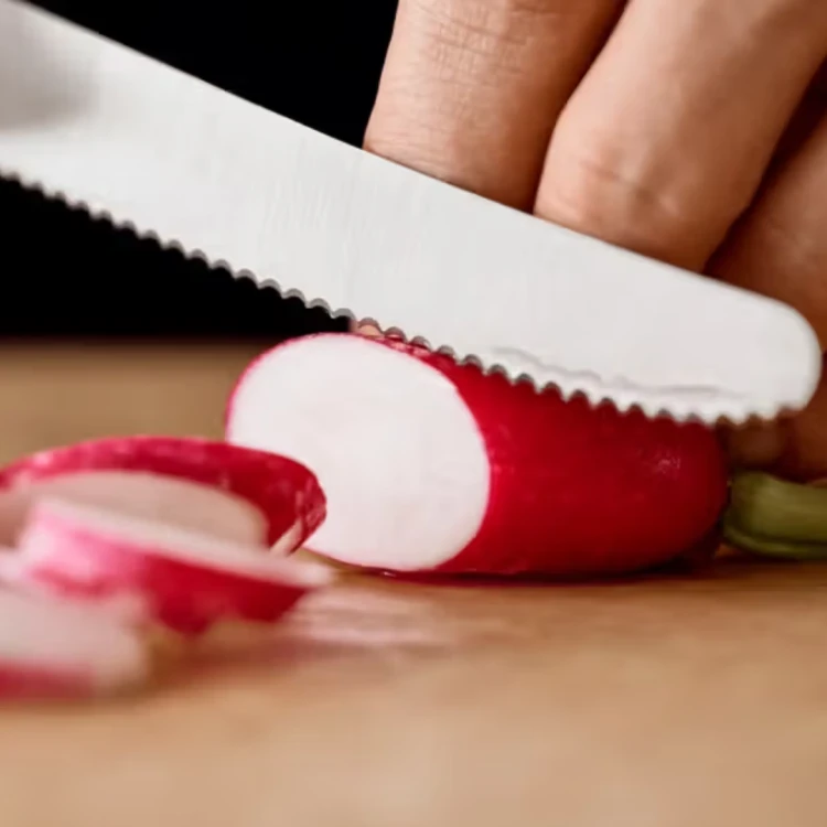 Victorinox Swiss Classic Nóż Kuchenny Do Pomidorów Ząbkowany 11cm Czarny