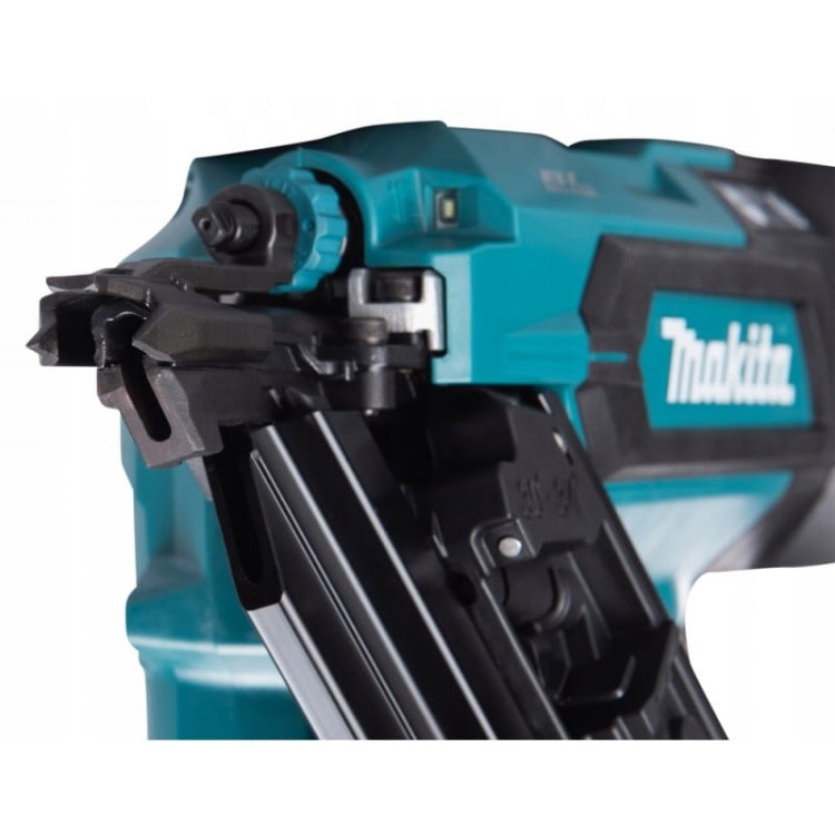 Makita Dbn900rte Gwoździarka Akumulatorowa 2x5ah Do 90mm Bl Lxt 18v
